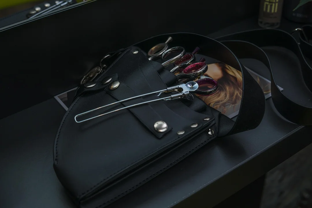 Voicebot dla salonu kosmetycznego - Automatyzacja 2026 - ilustracja przedstawiająca Interfejs voicebot wyświetlony na ekranie smartfona